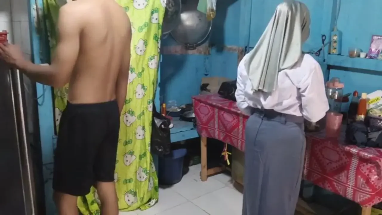 Bokep indo - maen sama keponakan yang baru pulang sekolah...